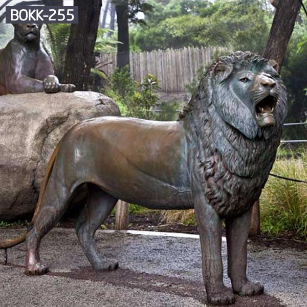 Life size antique bronze roaring lion for garden